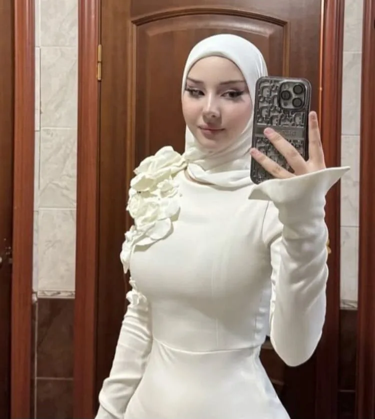 Defne - Tuzla Escort